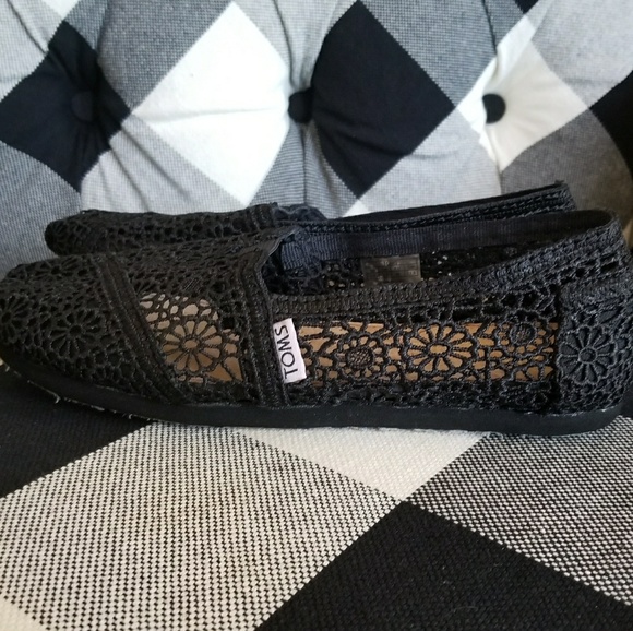Toms size 5.5 Black Lace Design - Picture 2 of 5
